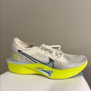 Nike ZoomX Vaporfly Next% 3 Running Shoes Men’s 9 / Women's 10.5